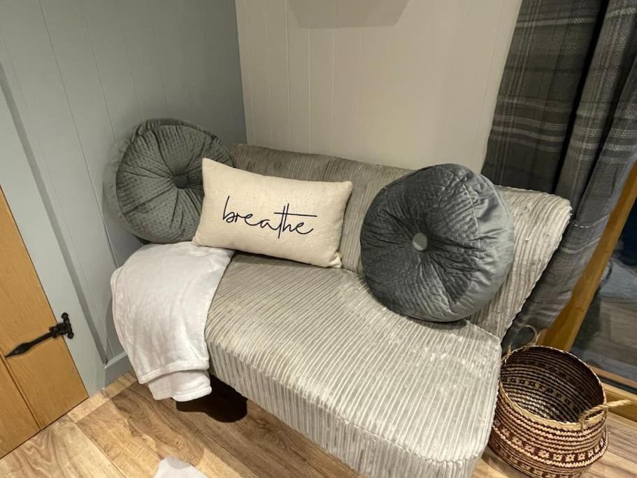 The Hut@Trefechan Wen - Coastal Coziness! Goodwick Esterno foto