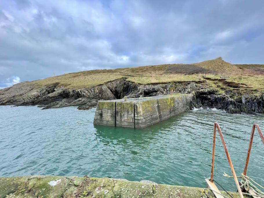 The Hut@Trefechan Wen - Coastal Coziness! Goodwick Esterno foto