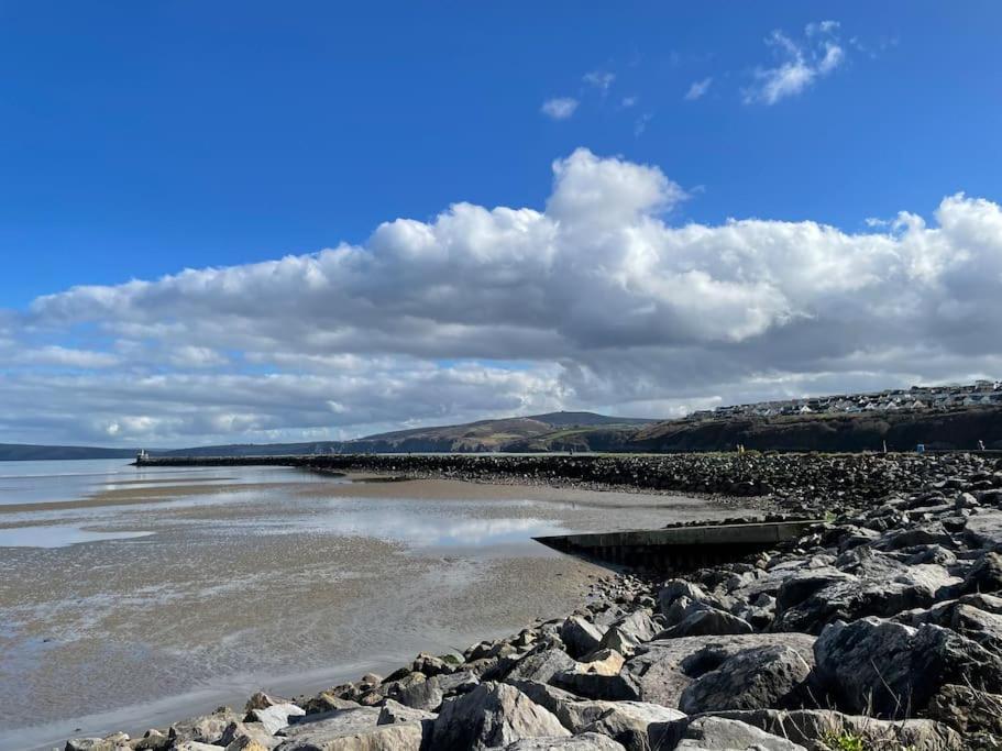 The Hut@Trefechan Wen - Coastal Coziness! Goodwick Esterno foto