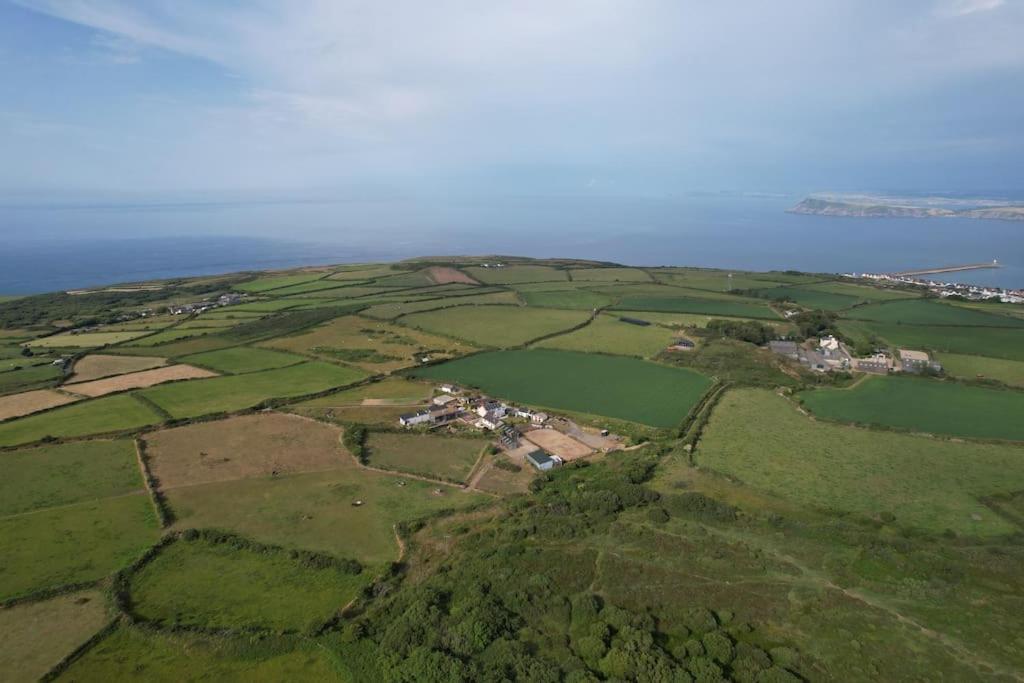 The Hut@Trefechan Wen - Coastal Coziness! Goodwick Esterno foto