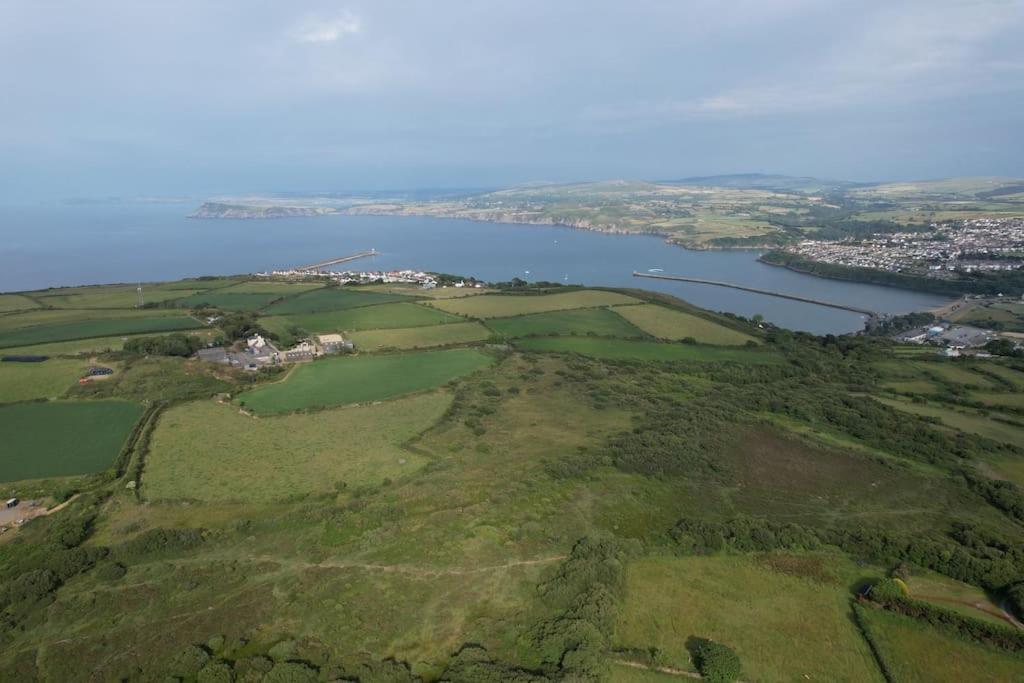 The Hut@Trefechan Wen - Coastal Coziness! Goodwick Esterno foto