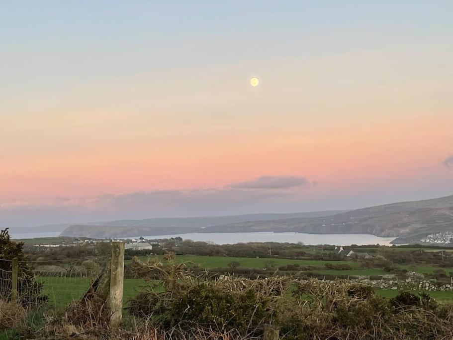The Hut@Trefechan Wen - Coastal Coziness! Goodwick Esterno foto