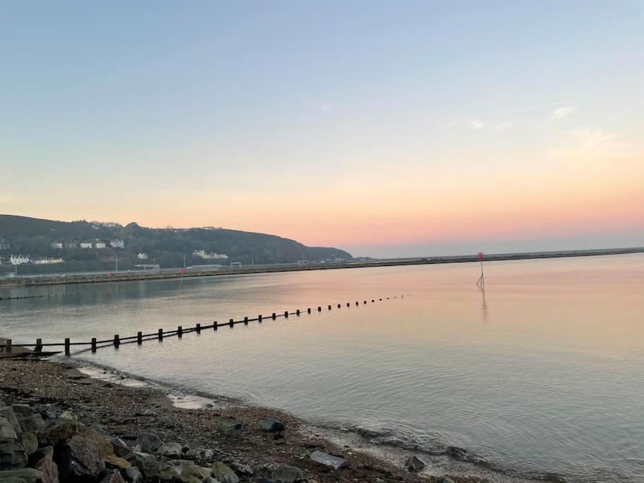 The Hut@Trefechan Wen - Coastal Coziness! Goodwick Esterno foto