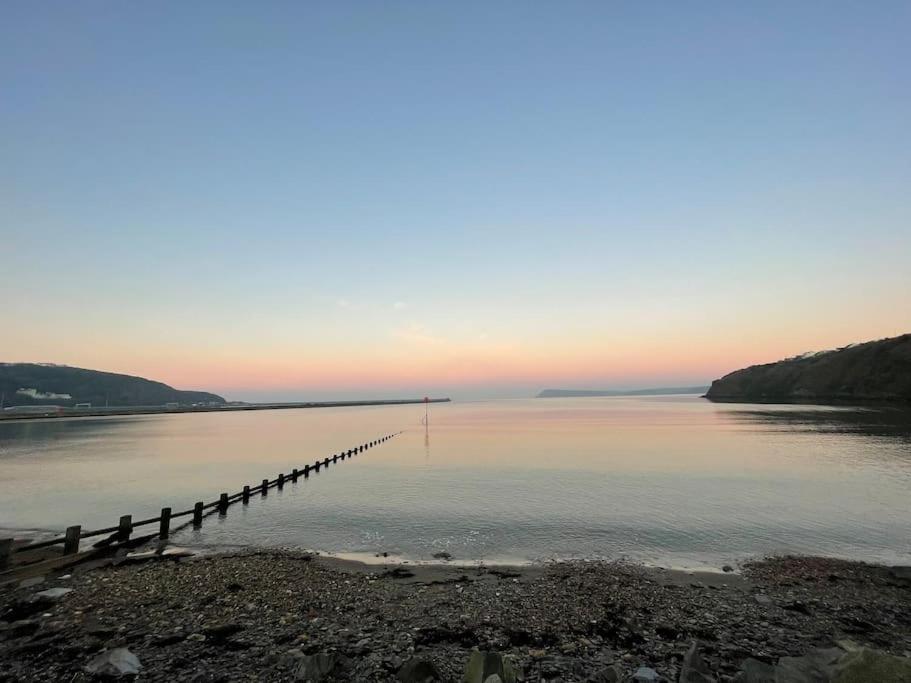 The Hut@Trefechan Wen - Coastal Coziness! Goodwick Esterno foto