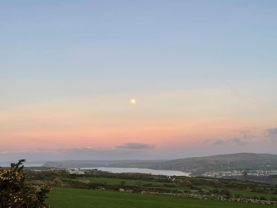 The Hut@Trefechan Wen - Coastal Coziness! Goodwick Esterno foto